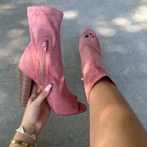 Liliana Light Blush Pink Suede Peep-Toe Ankle Booties Size 7.5